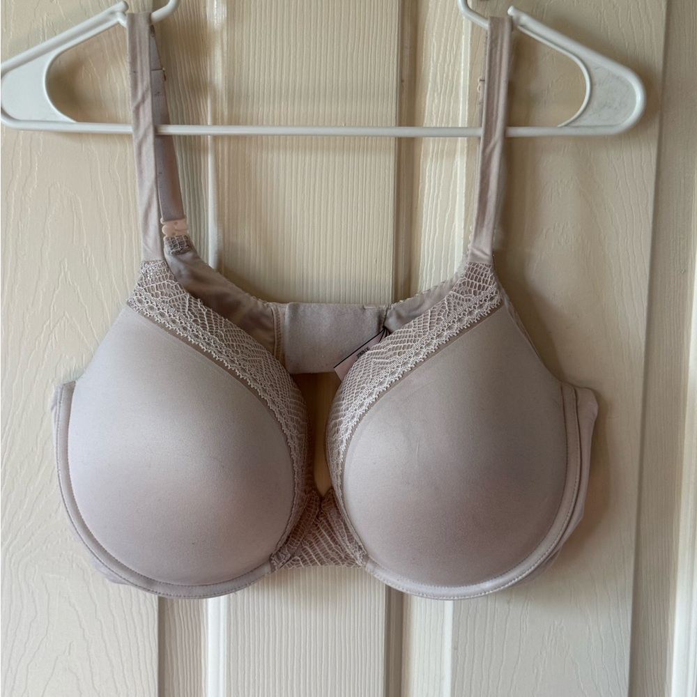 Victoria's Secret Lace Bra in Soft Beige